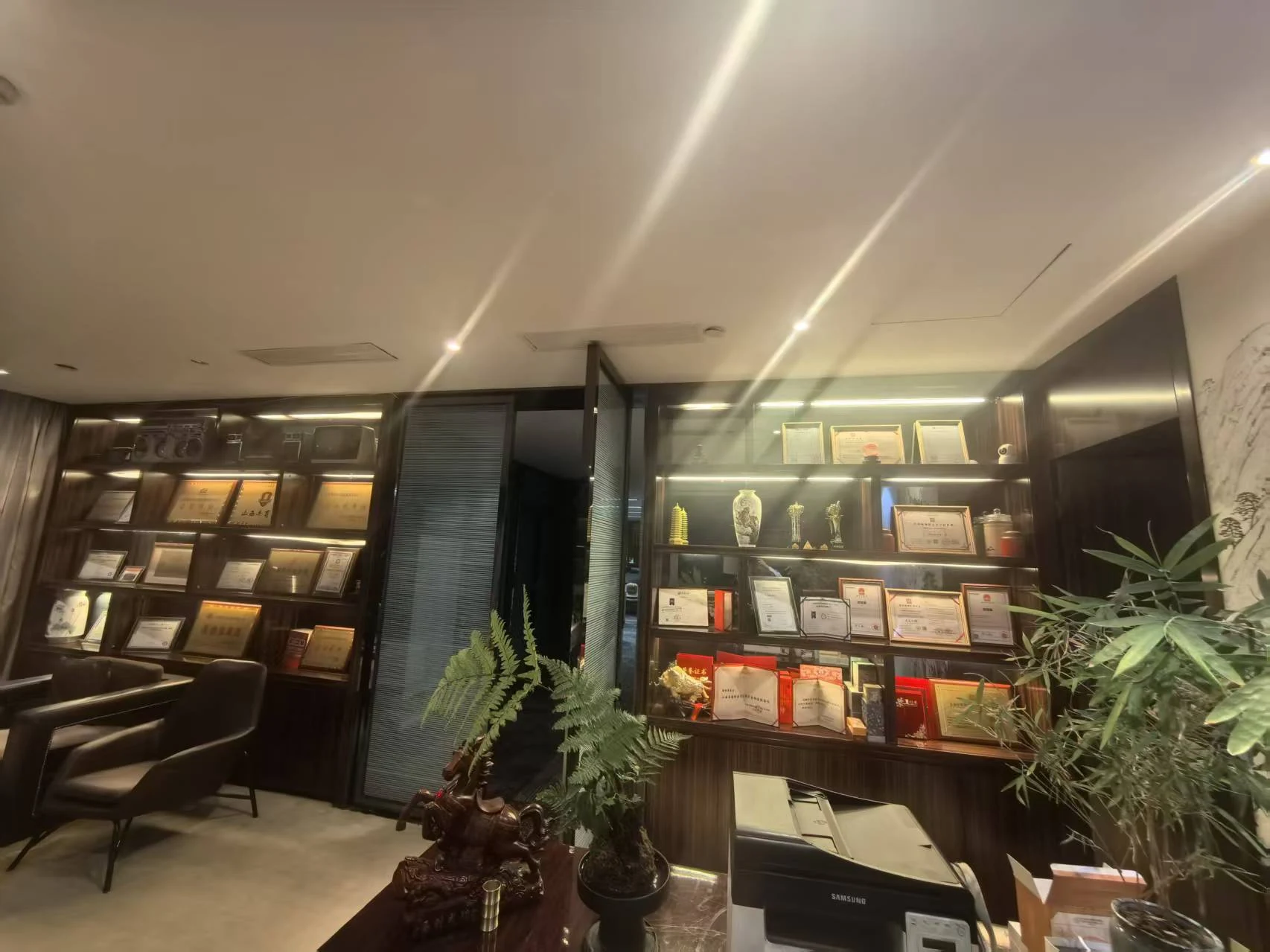 企业提供的办公资料展示空间